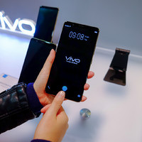 #CES2018新品速递#全球首款、确认量产：vivo 展示 vivo X20Plus屏幕指纹版 智能手机