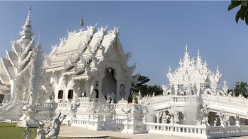 泰国 清迈Chiangmai闲逛—出游就是要住私人泳池大别墅 篇二：带你全方位领略黑庙白庙蓝庙 