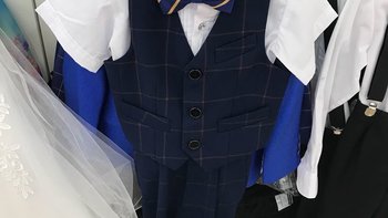 小男孩当婚礼花童礼服选择过程分享