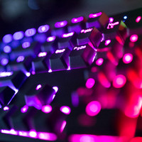 带有PBT全封闭键帽的樱桃RGB轴游戏键盘：Fühlen 富勒 G900S RGB体验