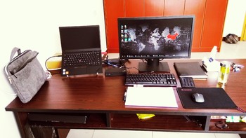 看，我真的在工作 篇三：工程小厮现场临时办公区域，真の桌面