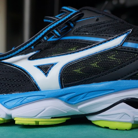 抛开颜值不说是双好鞋—Mizuno 美津浓 ULTIMA 9 跑鞋 开箱简评