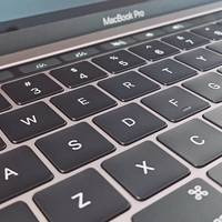 MacBook Pro2018 13寸 + 苹果未来智能鼠标垫 + 绿联转接口 开学准备