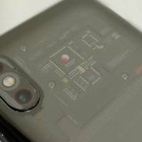 为啥值得买 篇三：身穿“露背装”的MI 小米8 透明探索版 智能手机为啥值得买？