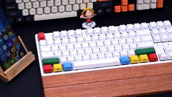 学问哥晒数码 篇十九：还是白色键盘更适合搭配个性键帽，杜伽K320典雅白机械键盘体验