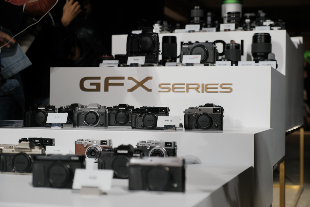 不到三万元！性价比最高中画幅无反相机富士GFX50R中国发布