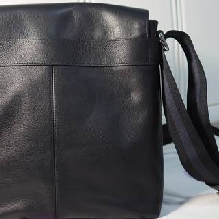 蔻驰 Polish Pebble 24 Carryall 女士手提包使用