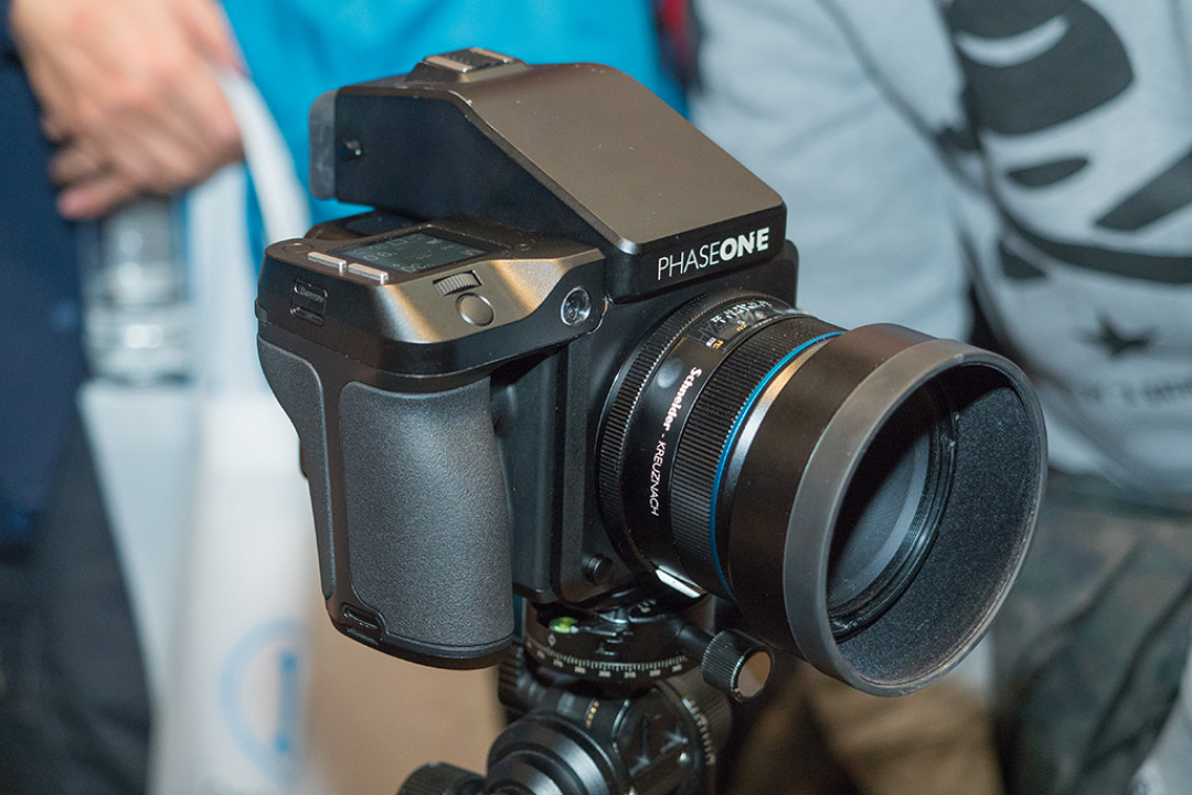 15亿像素就问你感不感动phaseone在京发布iq4系列中画幅数码后背
