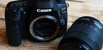 佳能 EOS 80D（EF-S 18-135mm f/3.5-5.6）单反相机套机购买理由(价位|能力|尺寸|镜头)