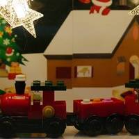 当乐高遇上圣诞节，堆砌包30543圣诞树30286小火车的灯光秀