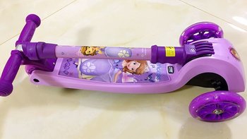 玩的开心 篇四：2岁就能玩 浓浓公主风 迪士尼儿童滑板车开箱及点评