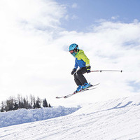 旅游指北针 篇二十五：滑向全世界！盘点最适合带孩子出游的滑雪目的地，还有免签国家和省钱攻略