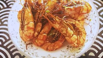 爱与美食不可辜负 篇一：简单点，做虾的方式简单点～不麻不辣，老少咸宜，不用吐壳的油焖虾