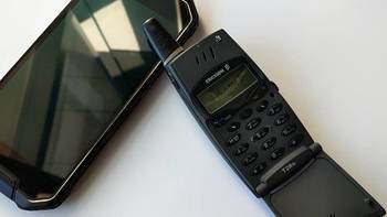 ​MANN 8S这台手机真逆天，防摔、防水、并且还能砸核桃，或许将引领未来手机发展方向