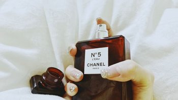 口红试色系列 篇七：这个颜色像极了爱情Chanel香奈儿新年限量礼盒——香奈儿5号之水