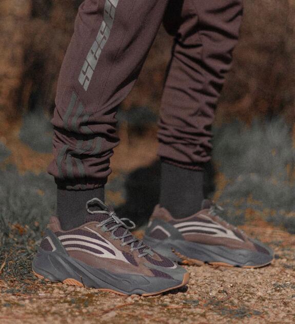 来个椰子：adidas YEEZY BOOST 700 V2 上架