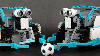 《到站秀》第242弹：优必选“足球特攻队”足球机器人