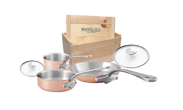 法国厨具品牌Mauviel发布新款厨具套装，木箱包装设计方便作为礼物送人