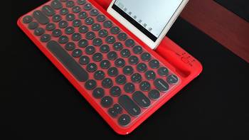 复古按钮辅以骚气的黑红配色，航世HB206无线蓝牙键盘就是这么靓