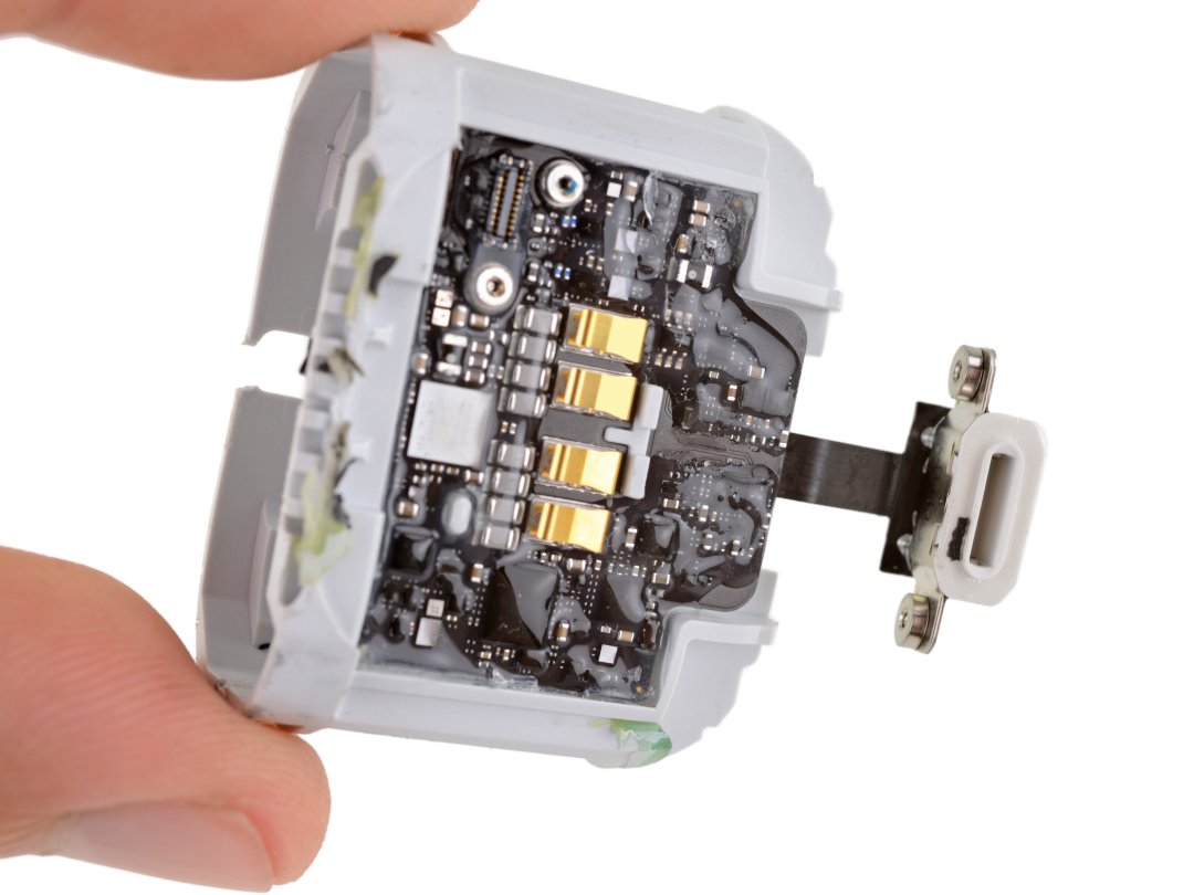 设计太精致,维修两行泪:ifixit 发布 airpods 2 的拆解报告可修复性零