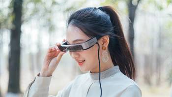 现实与虚拟合二为一，可随身携带的80寸巨幕—爱普生BT-300智能眼镜