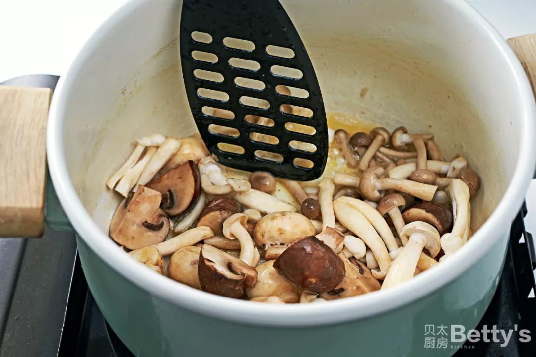 法式奶油蘑菇汤，在家就能轻松搞定！
