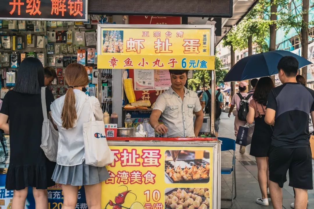 广州美食：10元就能盘的「虾扯蛋」，一辆推车走天下…