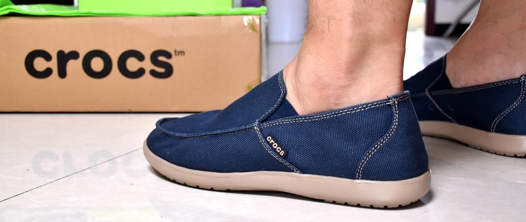 双11买的拖鞋现在终于能穿了-Crocs 卡骆驰 203591 暖棉拖鞋