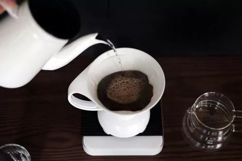 【手冲技巧】影响咖啡冲煮的关键因素：注水