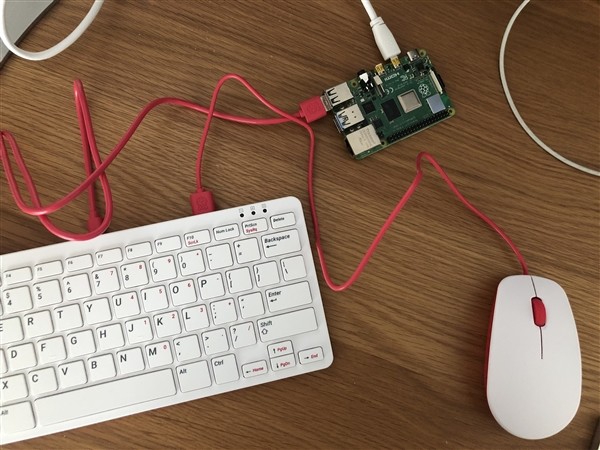 第四代树莓派微型电脑正式发布 首搭4GB内存，支持USB 3.0和双屏4K输出