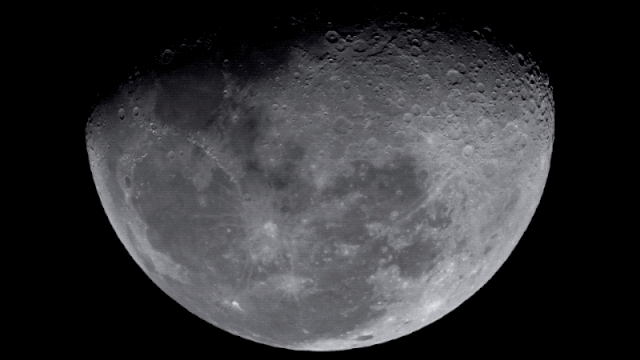 摄影师用十年时间拍到了国际空间站划过月亮