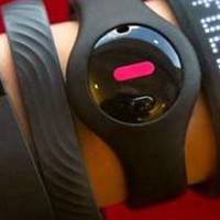 智能手环不公平且流行产品体验（Fitbit Charge HR vs I-Watch 4代 vs 小米3代）