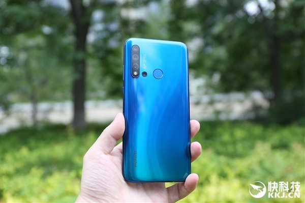 HUAWEI 华为 nova 5i手机首发图赏  6.4寸极点屏配4000mAh电池，售价2199元