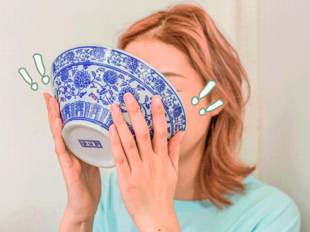 碗.gif 闻着味道找来的!酒仙桥这家小面馆只有三张桌子却天天爆满?