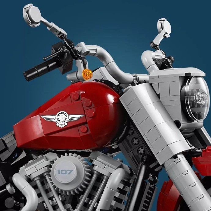欢迎来到乐高世界：​哈雷戴维森联名乐高推出摩托车模型
