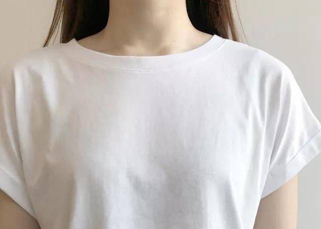 一天洗了8件白Tee！哪件才是最佳？为你测出最值得买的那件。