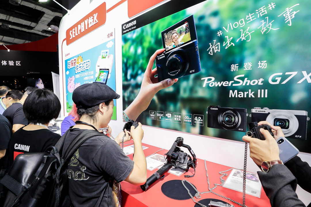 玩最新相机，拍漂亮姐姐、还能活捉值友 第21届上海摄影器材展开幕逛展