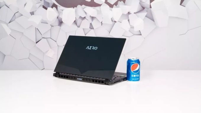 轻薄游戏本的终极形态?笔吧评测室 技嘉 全新Aero15-XA 测评,4K OLED屏幕、RTX2070显卡、20mm厚