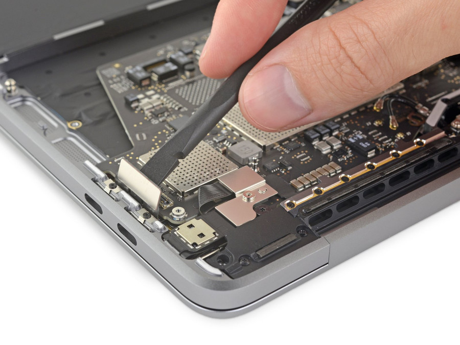 SSD 不可自行更换：iFixit 拆解新款入门 13 英寸 MacBook Pro