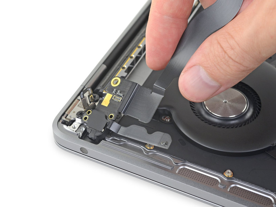 SSD 不可自行更换：iFixit 拆解新款入门 13 英寸 MacBook Pro