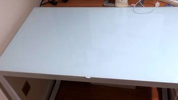 不值得买-雅美乐 白色钢化玻璃+白色铁架 电脑桌 100*60*75 使用总结
