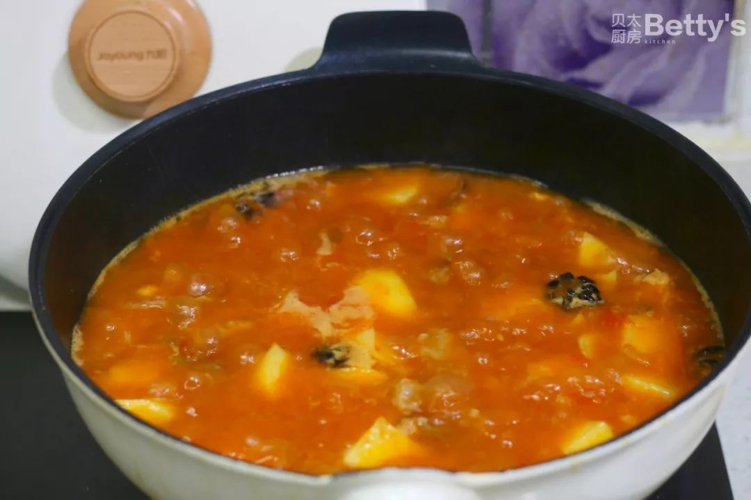 西红柿土豆炖牛肉，这几步一定不能少，出锅后真让人流口水！