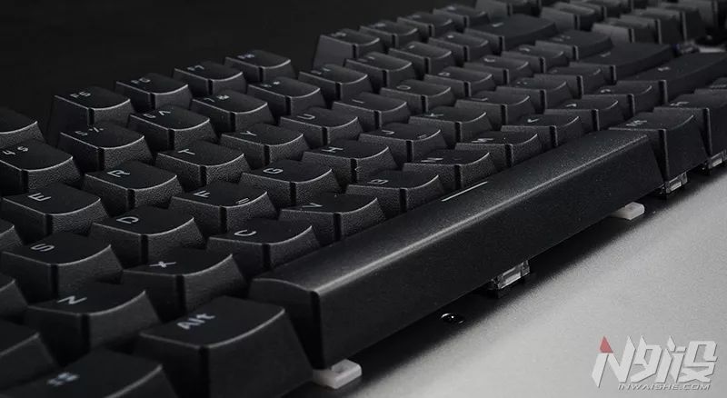 英朗金属造型，RGB光感轴：迪摩 恶魔F3 1.0 机械键盘体验&图赏