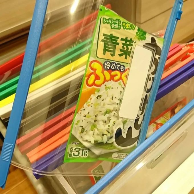 日本主妇的餐柜整理术简单到逆天,比你多收纳100件餐具,厨房还高颜有生活气!