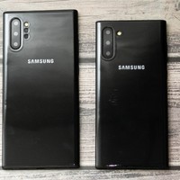 外媒曝光 三星 Galaxy Note10 机模上手图，大小两款、外观硬朗、取消3.5mm耳机孔