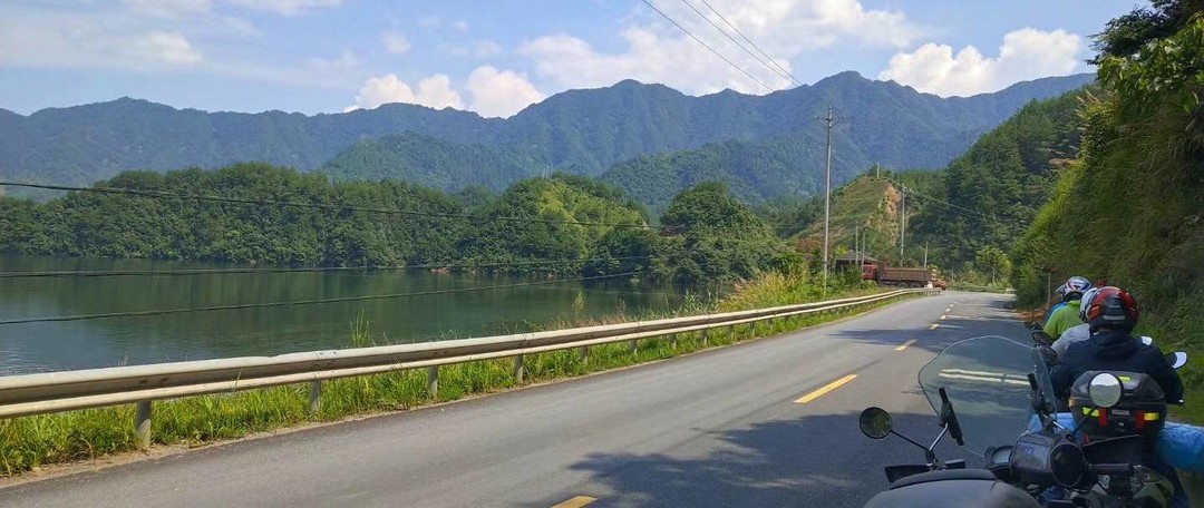 还是摩旅 还是小踏板 还是高温-------浙西天池