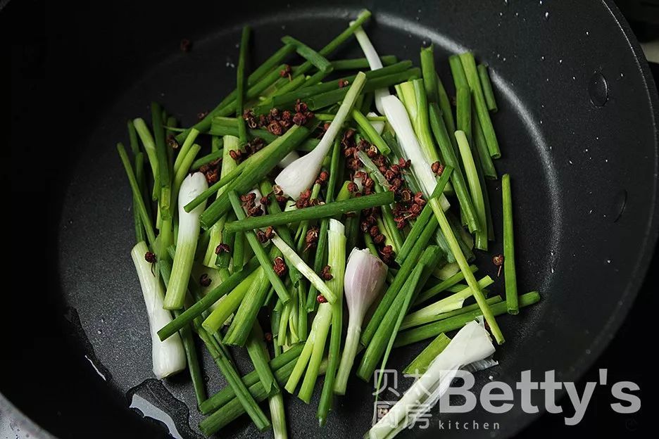 零失败！大口吃！好吃到舔盘的葱油鸡，鲜嫩美味又快手