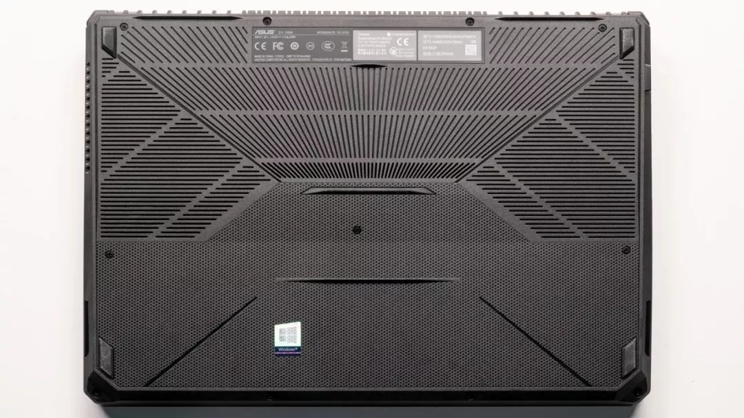 锐龙配RTX2060：华硕 飞行堡垒7 火陨版笔记本测试，7499元售价要感谢AMD
