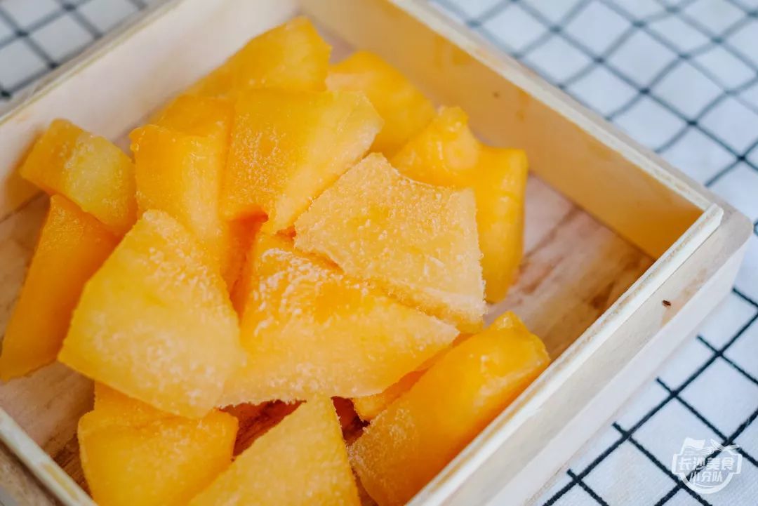 解暑大招：冻！水！果！你猜，哪种水果冻起来比较好吃？