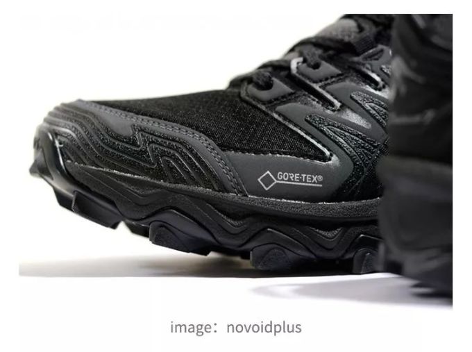 《都市「黑」科技户外Sneaker指南》